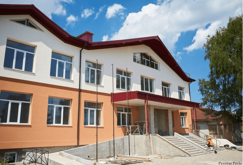 Нова школа у Хриплині майже готова прийняти 300 діток (ФОТО)