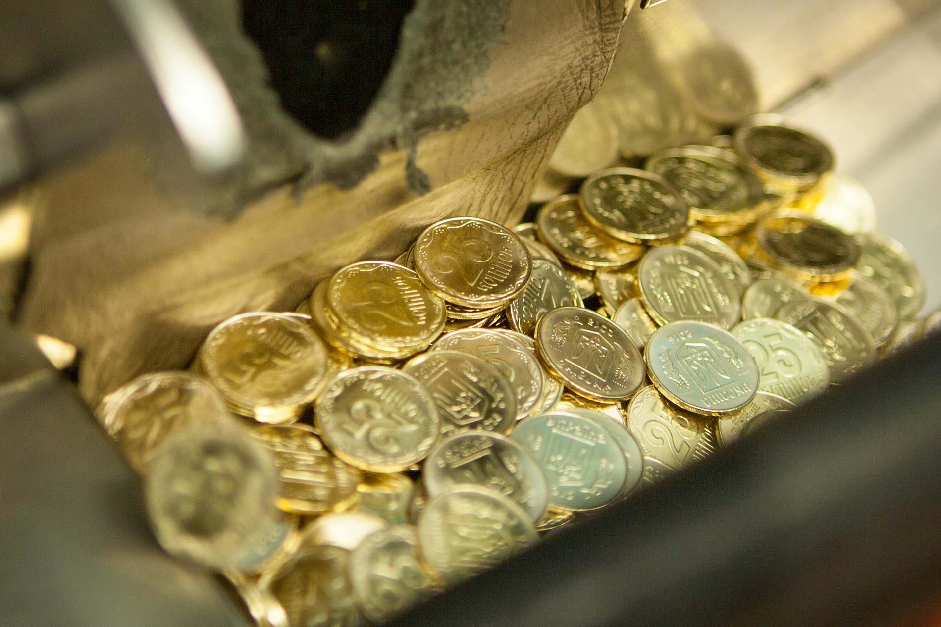 В Україні поступово виводитимуть з обігу монети 25 копійок