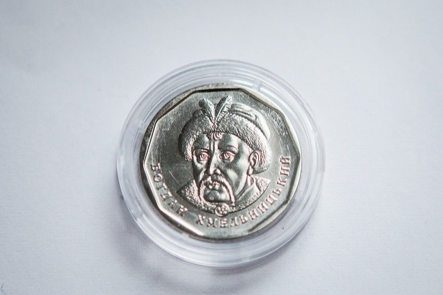 У Канаді випустили монету для прибульців, яка світиться у темряві