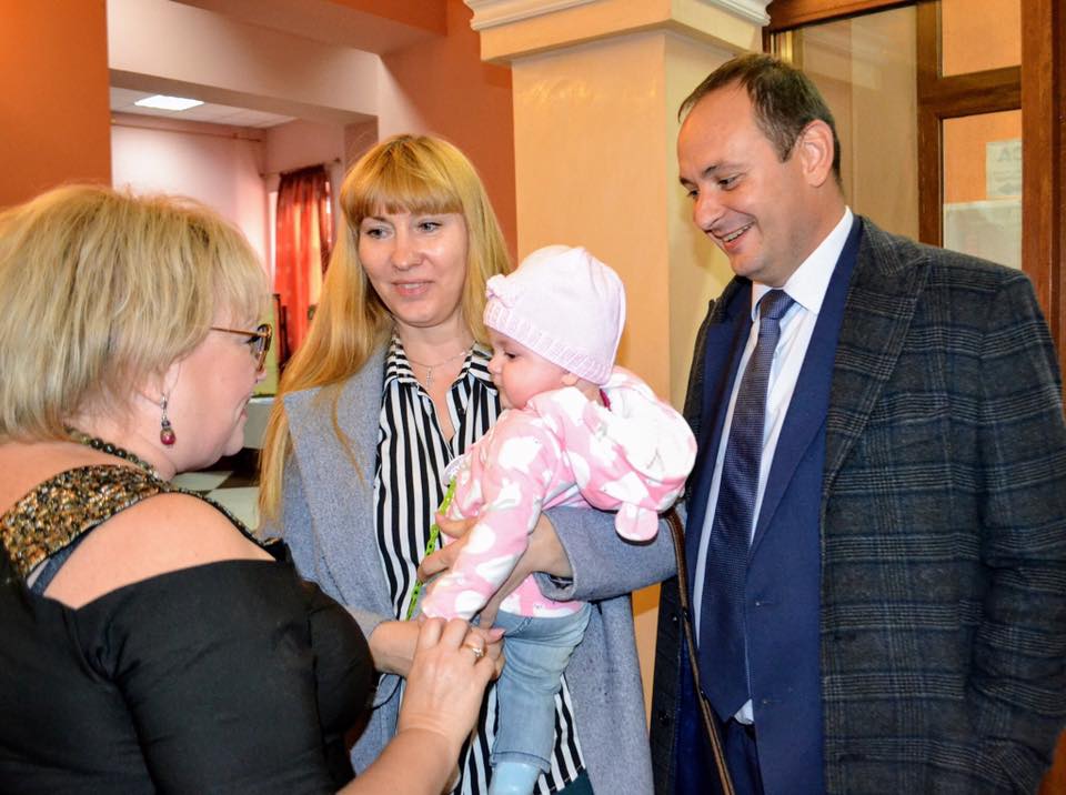 Мер Івано-Франківська з дружиною вперше показали маленьку донечку (ФОТО)