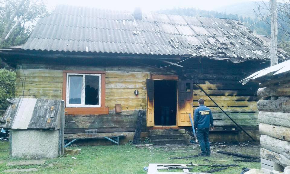 70-річний мешканець Микуличина підпалив будинок своєї знайомої (ФОТО)