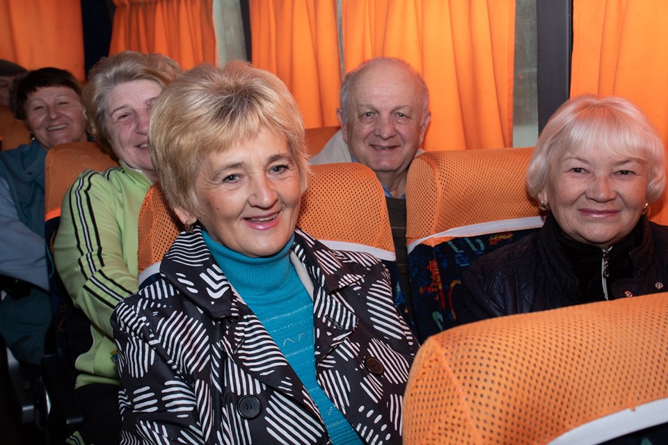 Ще п’ятдесят франківських пенсіонерів поїхали оздоровлюватися в “Лімницю” (ФОТО)
