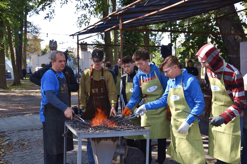 Юні франківці приміряли на собі роль ковалів (ФОТО)