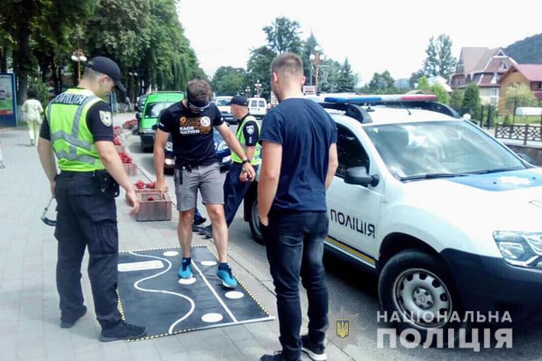 П’яний погляд тверезої людини: прикарпатські водії випробували на собі алкоокуляри (ФОТО)