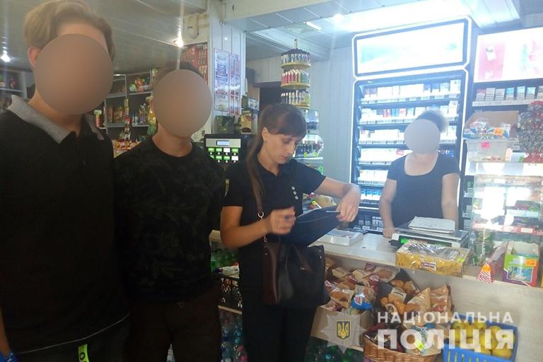 На Прикарпатті неповнолітнім продовжують продавати алкоголь і цигарки (ФОТОФАКТ)