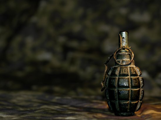 У Косові на кладовищі знайшли застарілу гранату