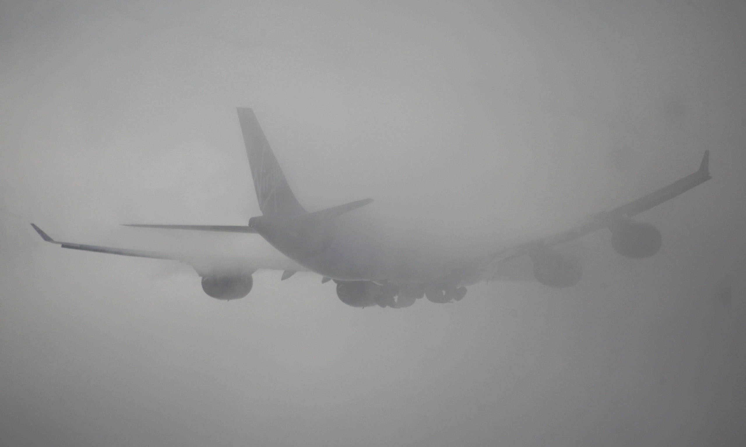 Франківський аеропорт відклав два рейси на Київ через туман