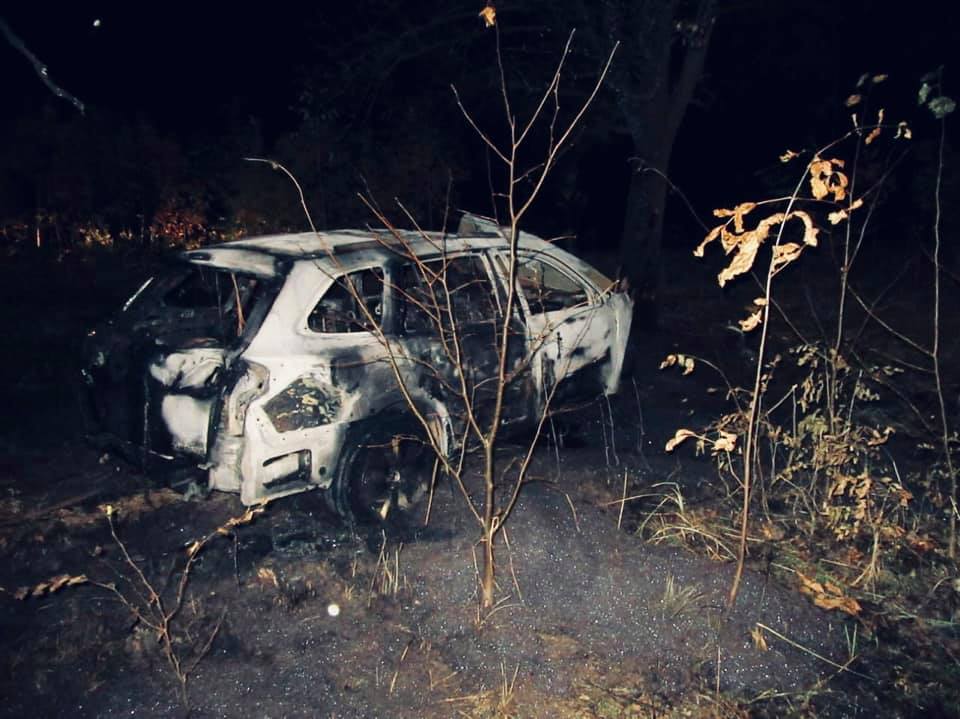 Поліціянти врятували калушанина з палаючого авто (ФОТО)