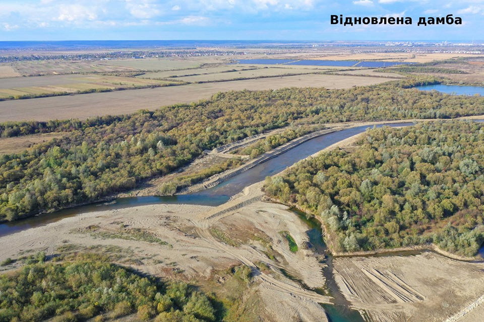 У селі на Тисмениччині відновили аварійну ділянку дамби (ФОТО)