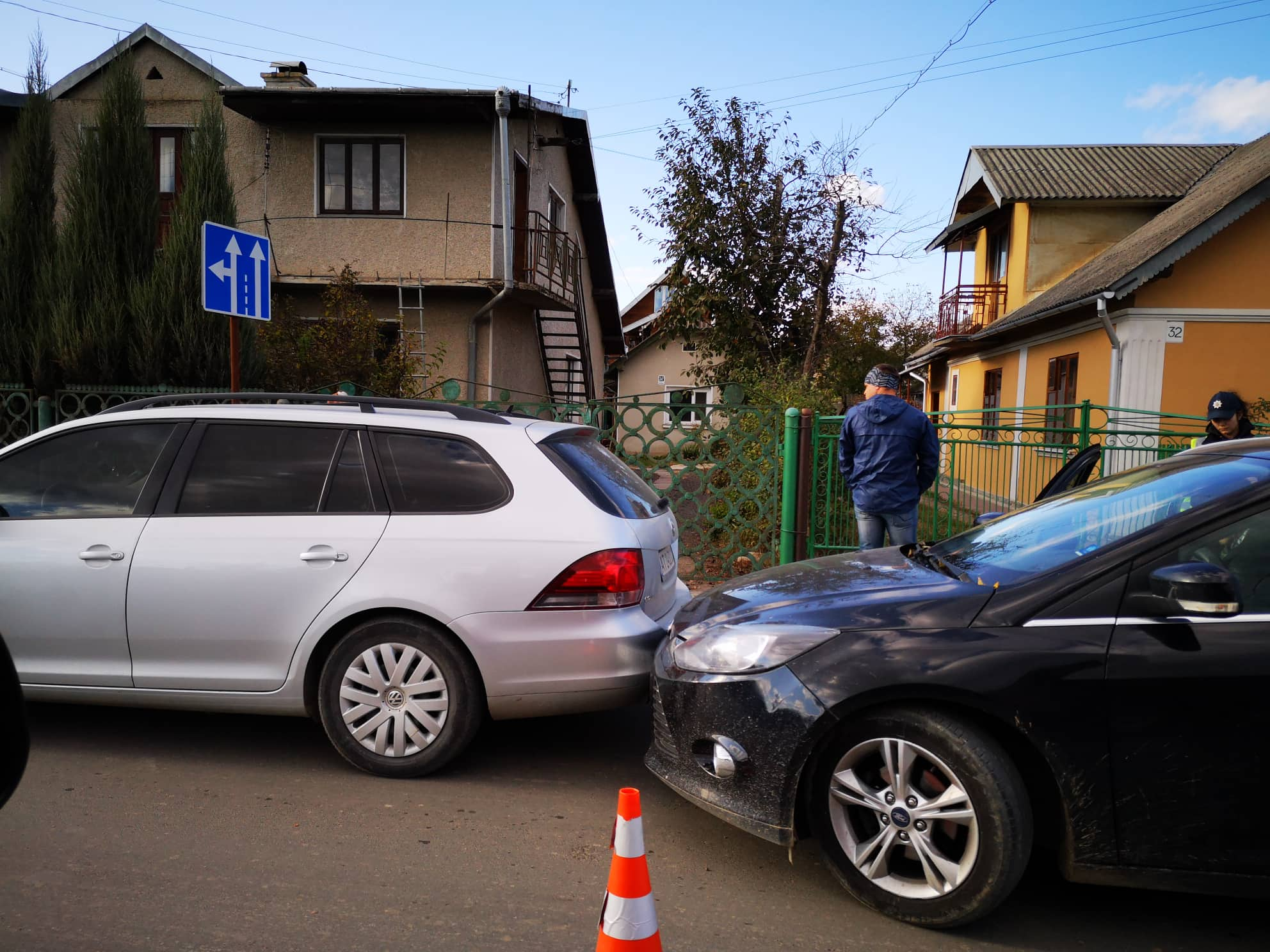 У Крихівцях нетверезий водій в’їхав у припарковане авто (ФОТО)