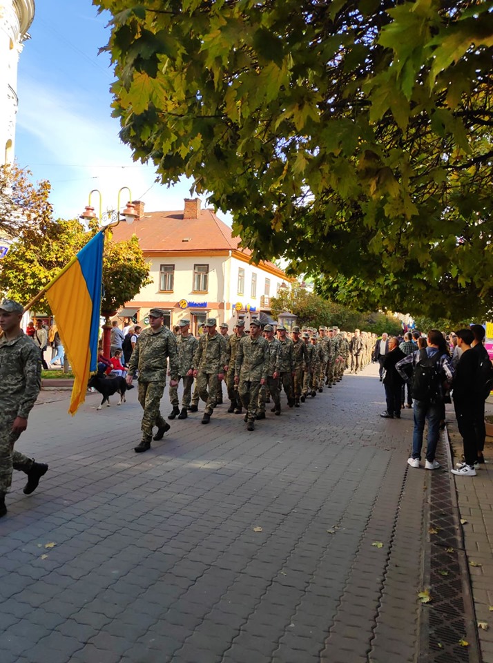 У Франківську урочистою ходою, панахидою та віче відзначили День захисника України (ФОТО)