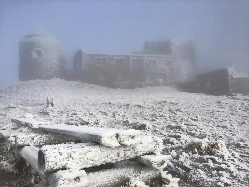 У високогір’ї українських Карпат – мороз і притрусило снігом (ФОТОФАКТ)