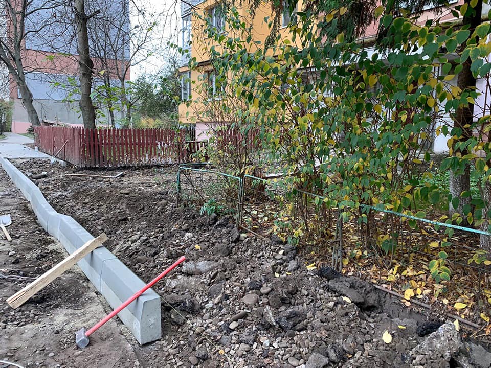 На вулиці Івана Павла ІІ розпочали ремонт у ще одному дворі (ФОТО)