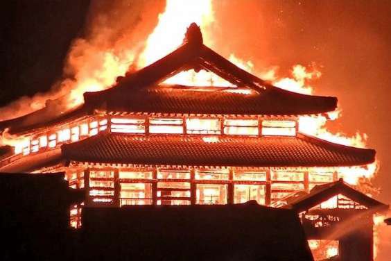 В Японії згорів 500-річний замок (ФОТО, ВІДЕО)