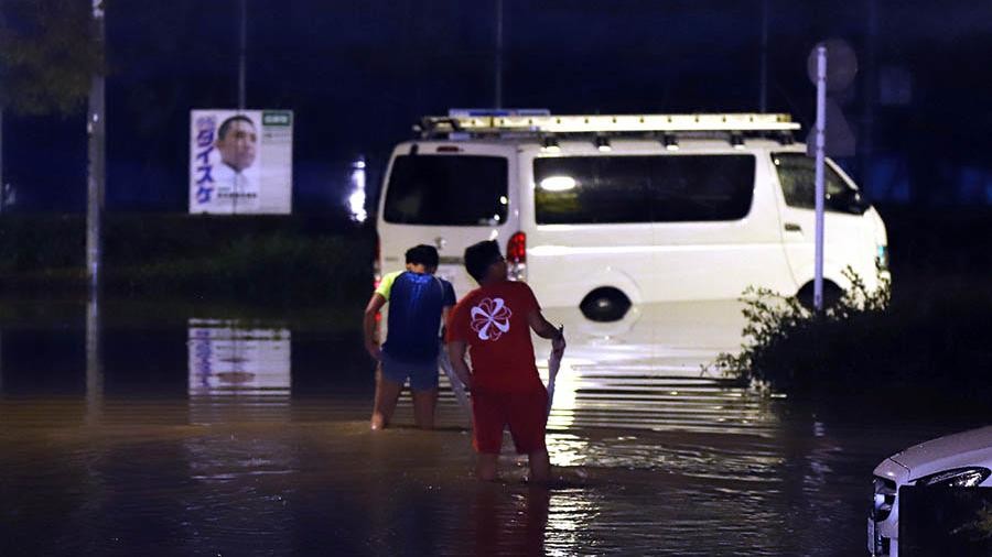 В Японії через проливні дощі та повені загинули щонайменше десятеро людей