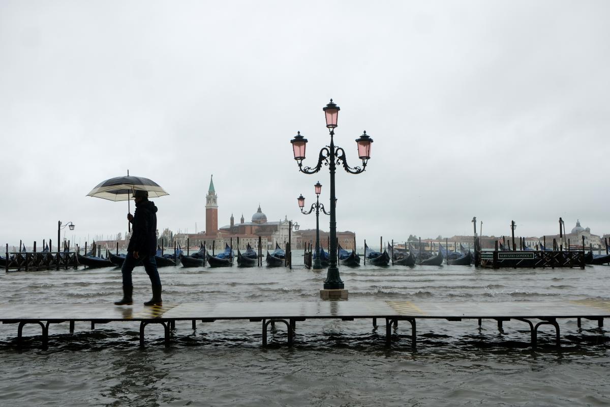 Найсильніша за останні 50 років повінь затопила Венецію (ФОТО, ВІДЕО)