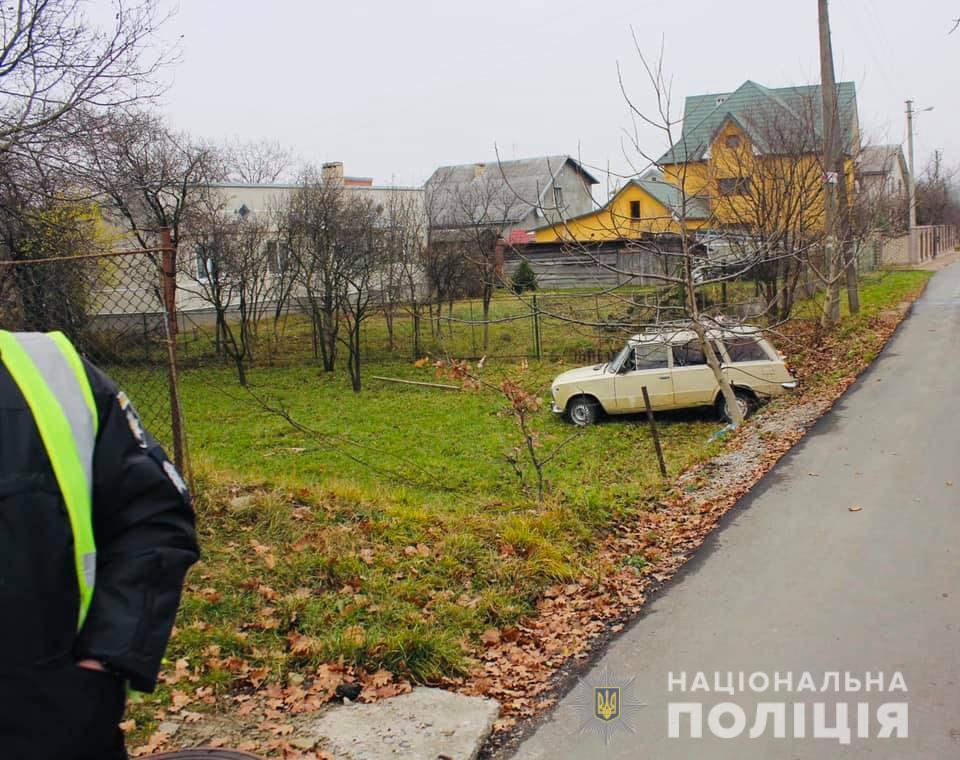 У Надвірній підлітки викрали машину та втрапили на ній у ДТП (ФОТО)