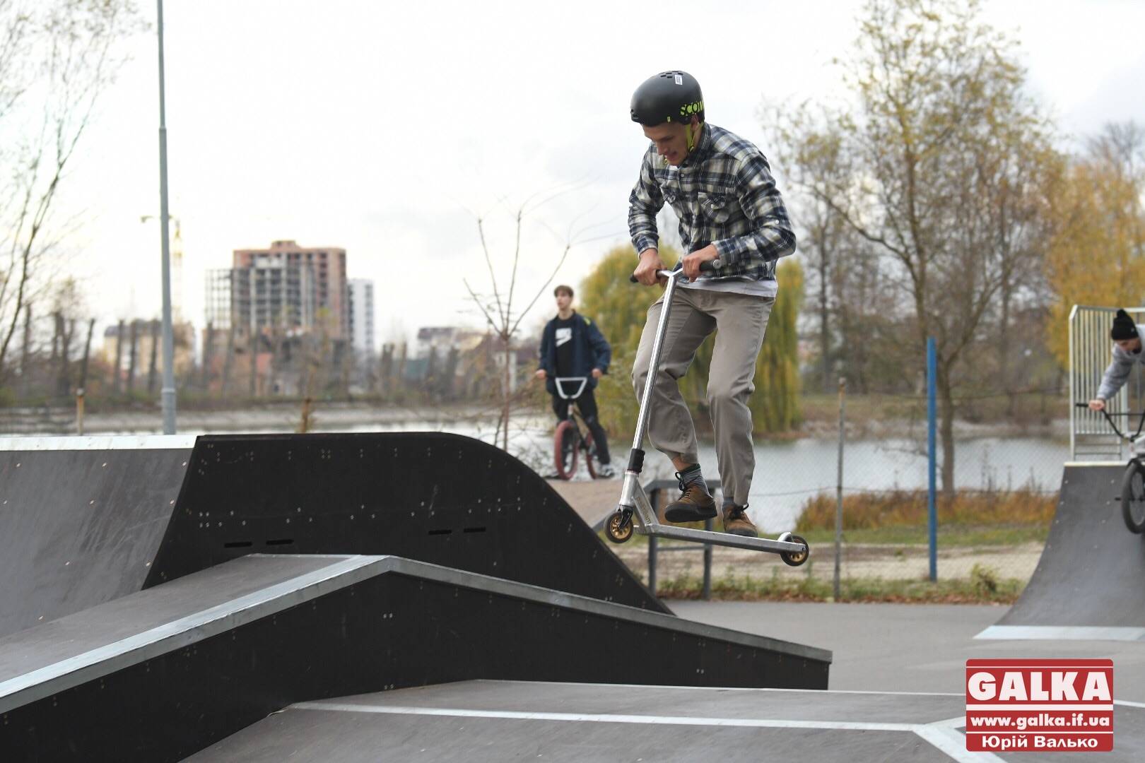 Поблизу міського озера оновили скейт-парк та влаштували показові виступи (ФОТОРЕПОРТАЖ)