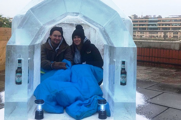 У Британії побудували готель із замороженого пива – гостям пропонують лизати стіни (ФОТО)