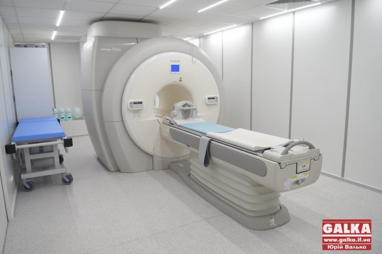 Незамінний у діагностиці раку: Прикарпатський онкоцентр отримав сучасний томограф (ФОТО)
