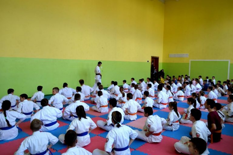 У Делятинській ОТГ за 270 тисяч гривень відремонтували спортивний зал (ФОТО)