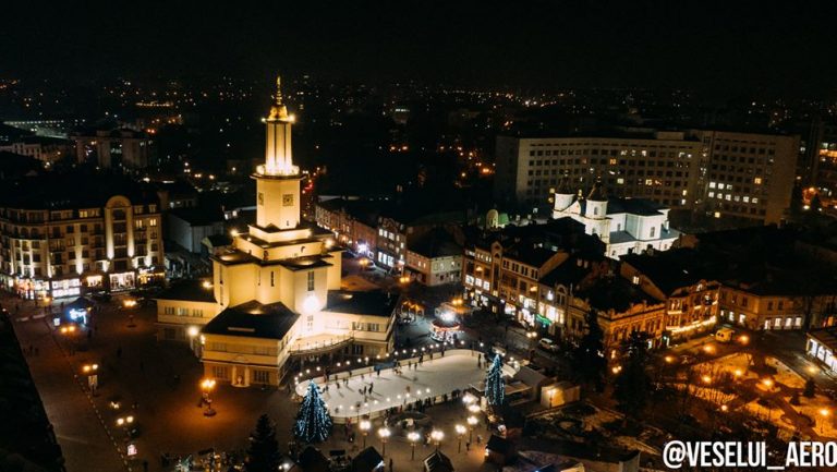 “Немов у казці”: франківський аерограф поділився знимками святкового міста (ФОТО)