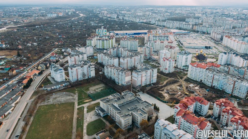 Фотограф показав два мікрорайони Франківська з висоти пташиного польоту (ФОТО)