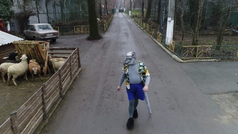 Директор Одеського зоопарку перевдягнувся в костюм пацюка та записав новорічний кліп (ВІДЕО)