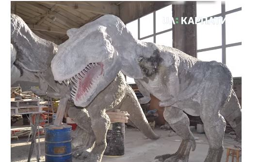 Як митець із Коломиї створює динозаврів (ВІДЕО)