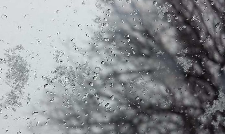 Похолодання та мокрий сніг: синоптики розповіли про погоду на Франківщині в найближчі дні (КАРТА)