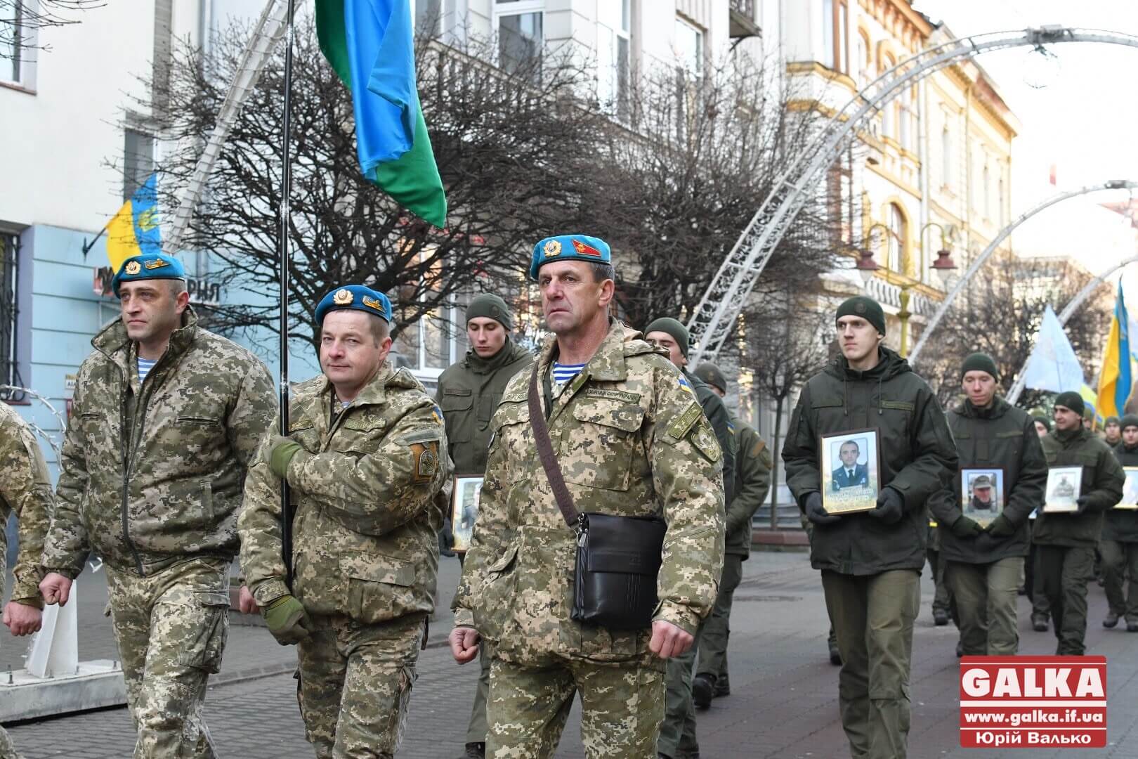 Атовці та небайдужі у Франківську вшанували захисників Донецького аеропорту (ФОТО)