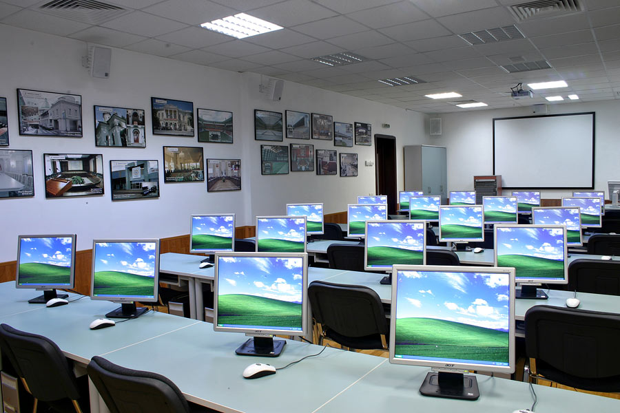 У школах області не вистачає майже 60 комплектів комп’ютерної техніки та понад сто парт