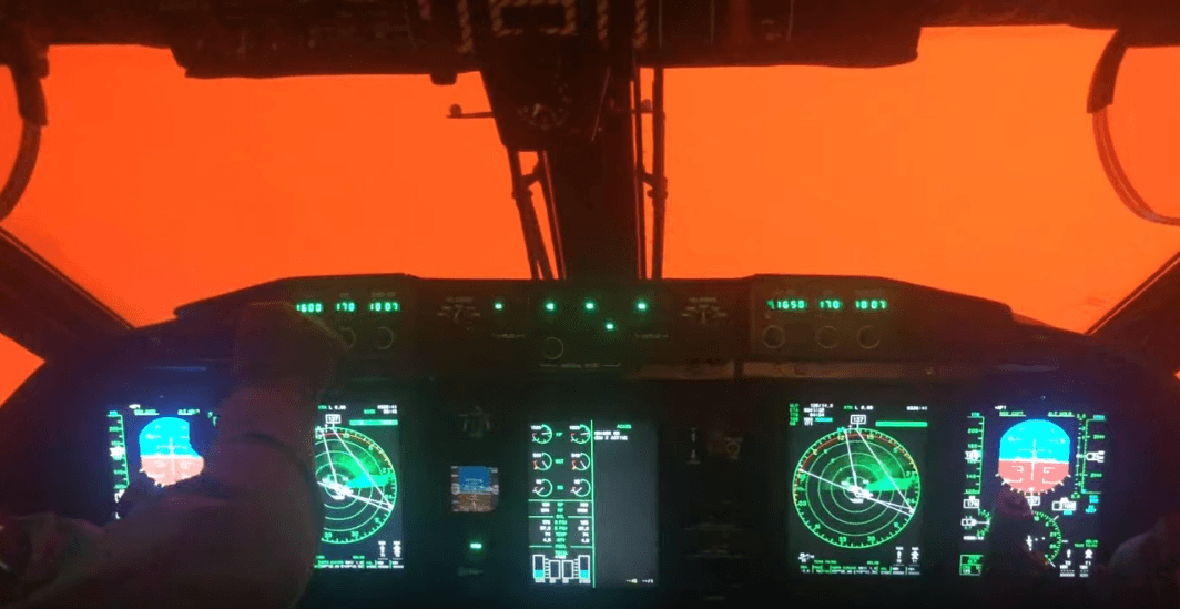 Політ у пекло: в яких умовах працюють пілоти, які борються з лісовими пожежами в Австралії (ВІДЕО)