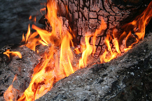 На Косівщині чоловік отруївся димом від сміття, яке спалював на своєму подвір’ї