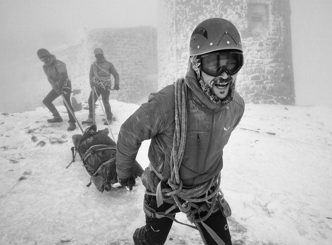 Тільки вітер, сніг, гори: як мандрівник провів п’ять днів із рятувальниками в обсерваторії “Білий Слон” (ФОТО)
