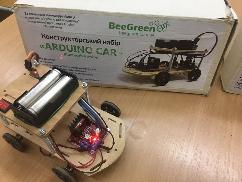 Школярів Франківська кличуть сконструювати робота, що керується смартфоном