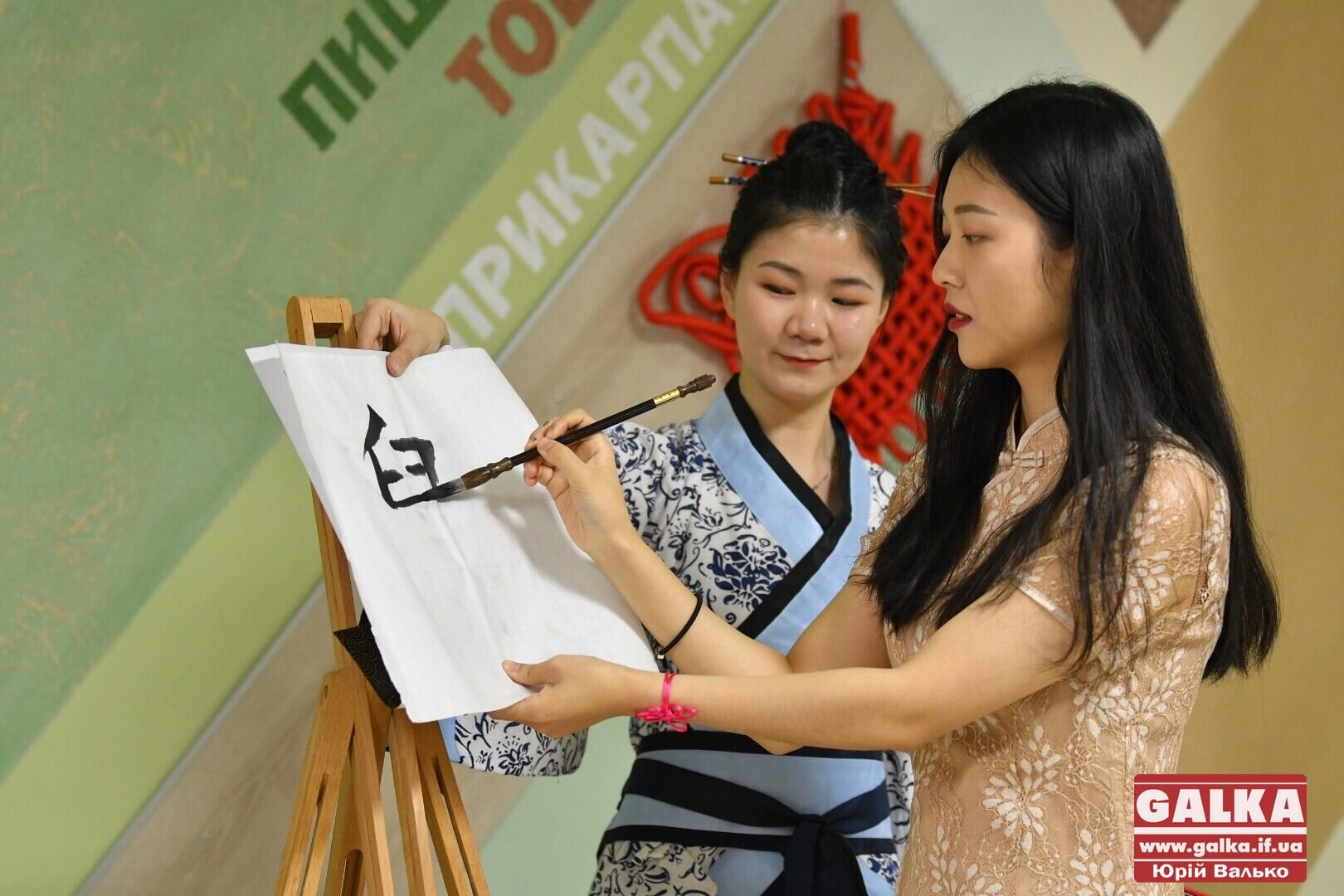 Показ мод, бойові мистецтва та східна каліграфія: як у Франківську відзначили Китайський Новий рік (ФОТОРЕПОРТАЖ)