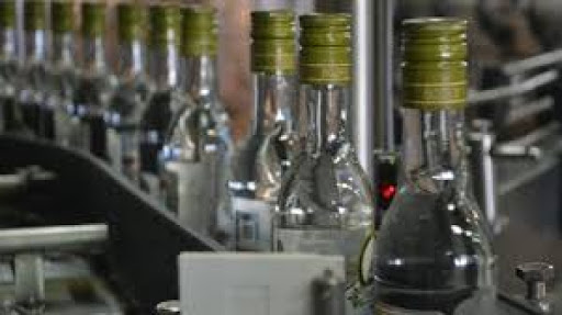 На Прикарпатті правоохоронці вилучили близько двох тонн сурогатного алкоголю