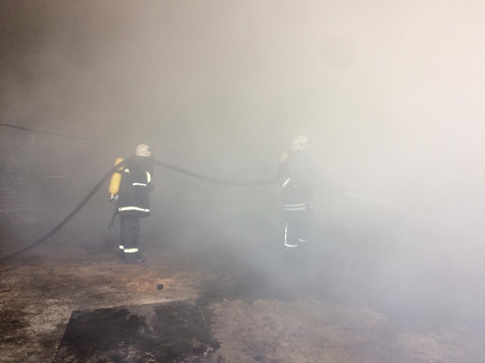 Під Франківськом горить колишній хімічний гігант, пожежу гасять 35 рятувальників (ФОТО)
