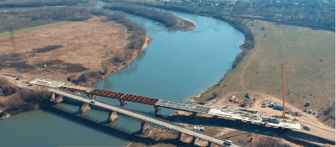 САД показав, як триває будівництво мосту біля села Сівка Войнилівська (ВІДЕО)
