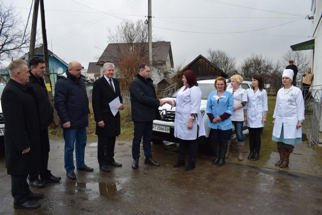 Чергова прикарпатська амбулаторія отримала новенький позашляховик (ФОТО)