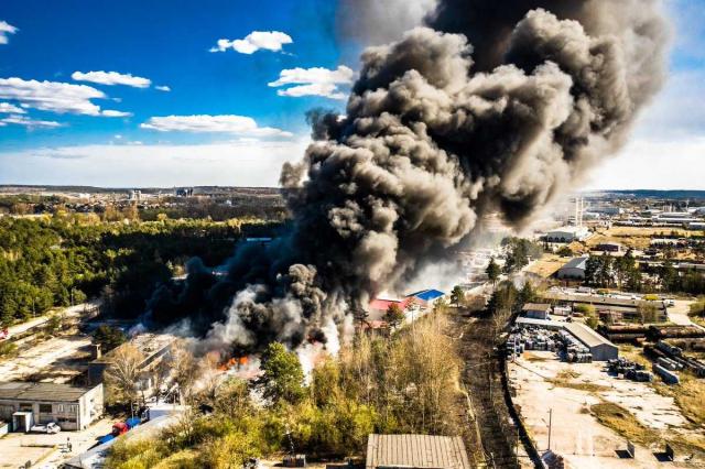 У Польщі стався вибух на хімзаводі: з’явилися моторошні фото