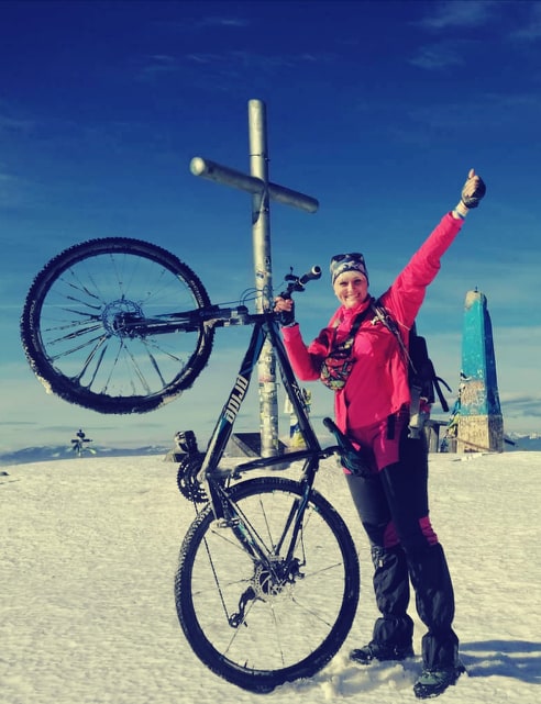 246 кілометрів велосипедом: франківська мандрівниця двоколісником піднялася на Говерлу (ФОТО)