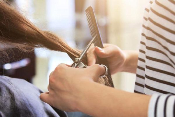 На Одещині клієнтка перукарні “здала” у поліцію заклад за порушення карантину після отриманих послуг