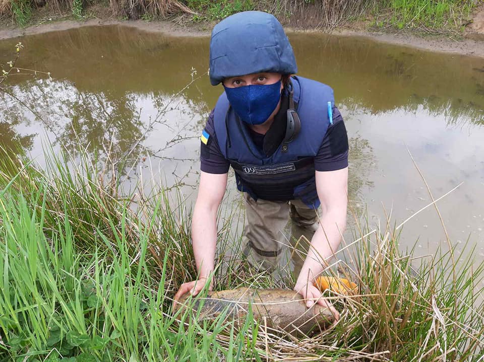 В Ямниці знайшли застарілий артснаряд у водоймі (ФОТО)