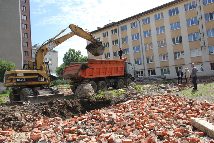 Житловий будинок для працівників медуніверситету почали будувати у Франківську (ФОТО)