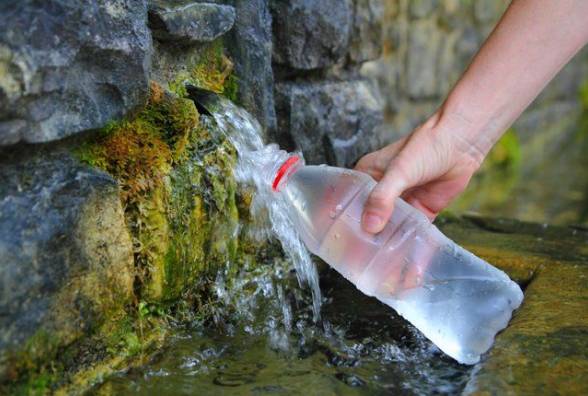 У Калуші через бактерії радять не пити воду з трьох джерел