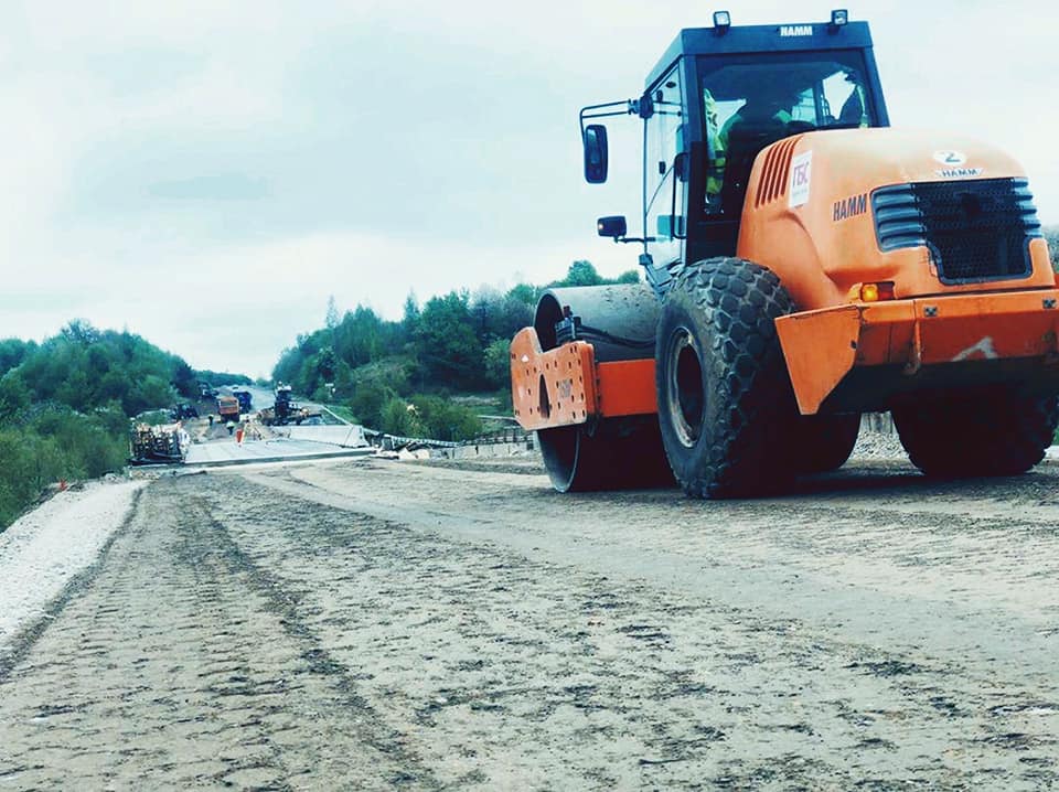 На Рогатинщині ремонтують дорогу міжнародного значення (ФОТО)