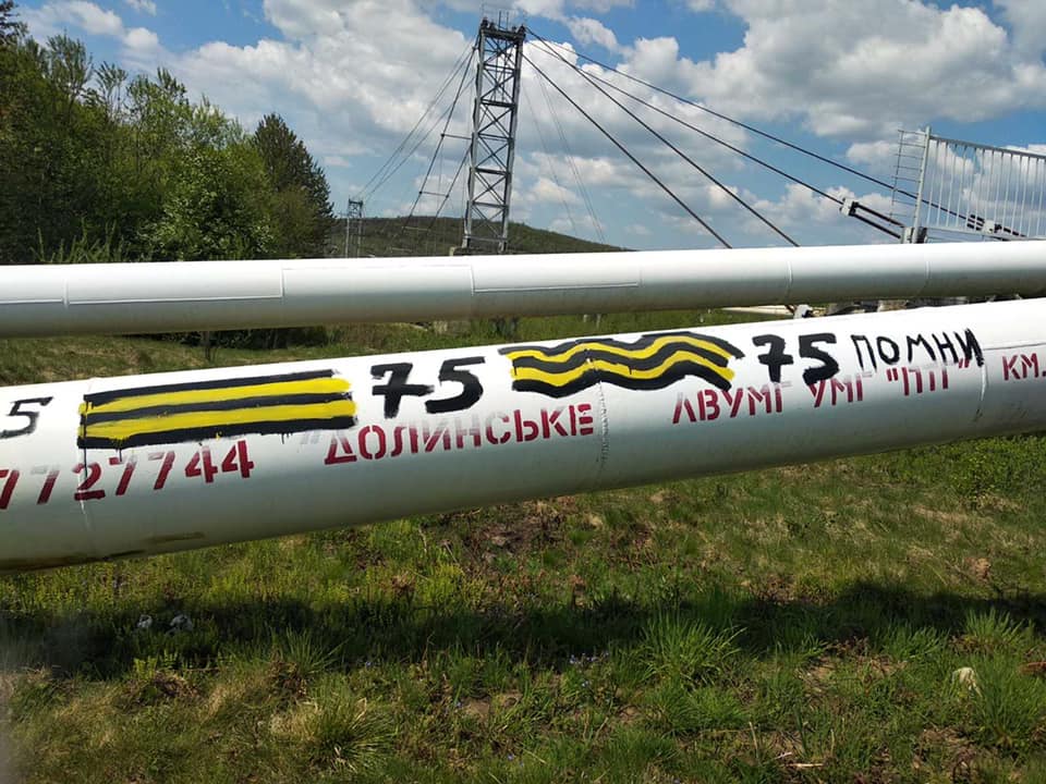 На Долинщині з’явилися георгіївські стрічки і напис “75 помни” (ФОТОФАКТ)