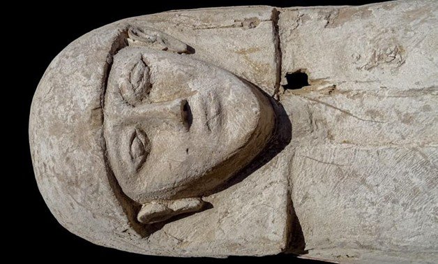 У Єгипті археологи знайшли мумію дівчини-підлітка у дерев’яному саркофагу (ФОТО)
